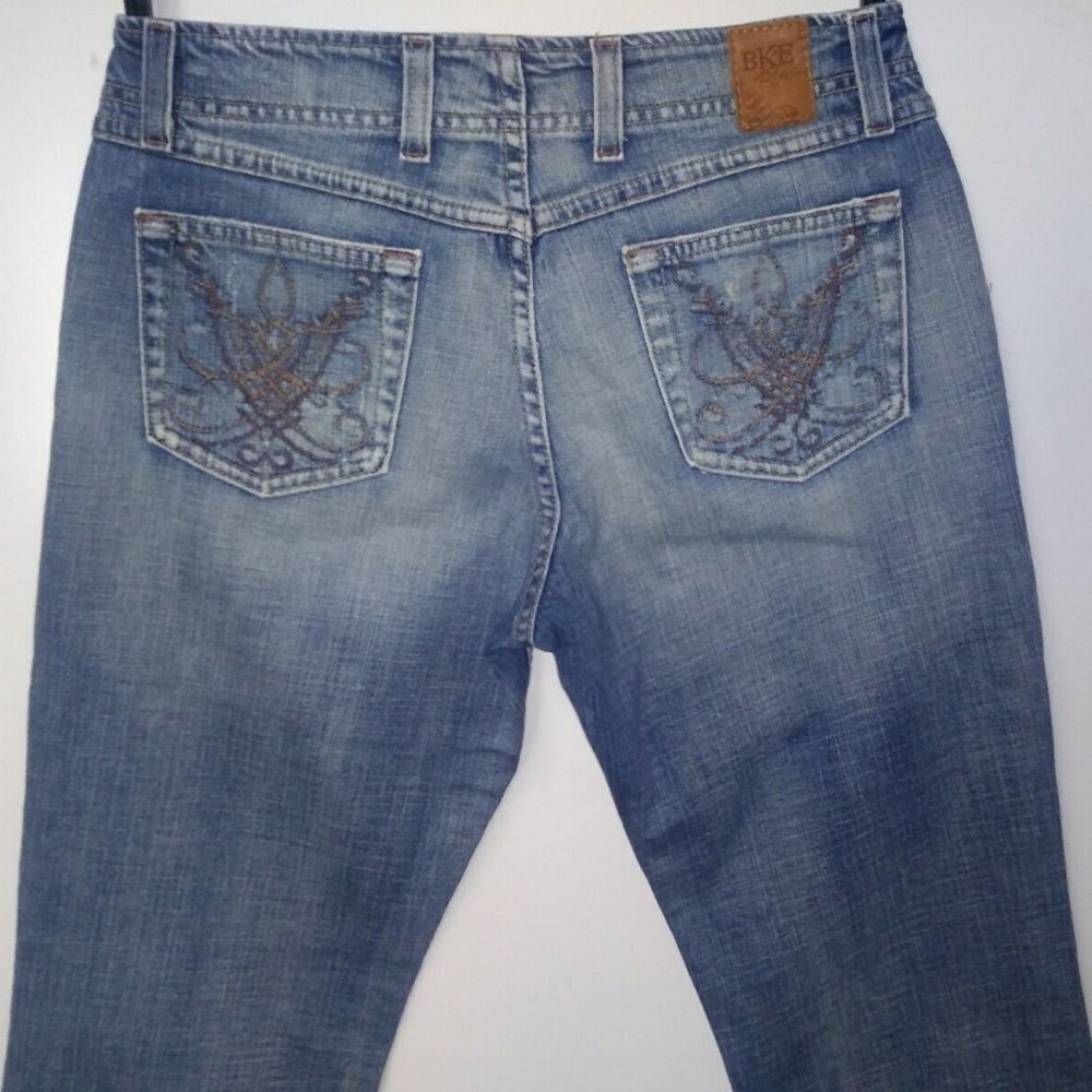 BKE Buckle Jeans Boot Stretch embroidered distress